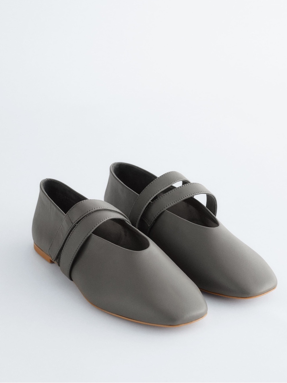 &OS Gray Leather Ballet Flats
